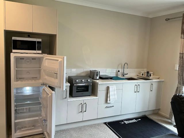 Pukekohe Property - kitchen appliances