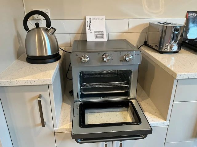 Pukekohe Property - kitchen appliances